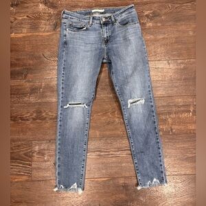 Levi’s 711 Skinny Size 28 Distressed Hem Ankle Jeans Skinny
